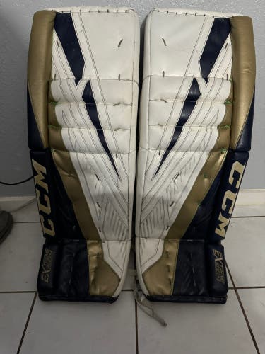 CCM extreme flex 4 pads, Glove , And Blocker