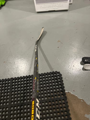 Used Senior CCM Right Handed P29  Tacks 9080 Hockey Stick