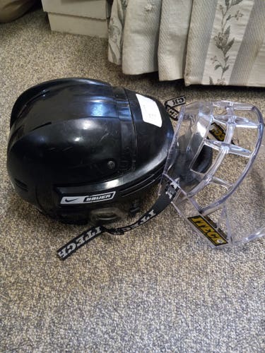 Used Medium Bauer NBH4500 Helmet