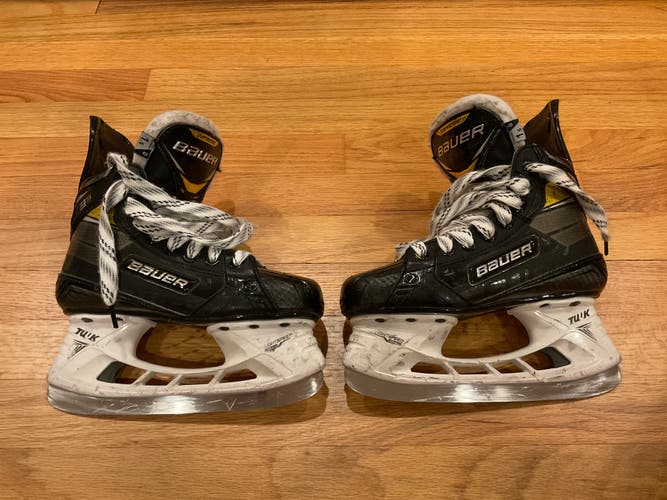 Used Junior Bauer Supreme 3S Pro Hockey Skates Regular Width Size 1.5