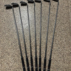 Ping Eye 2 Black Dot Iron set (modern Golf Pride Grips)