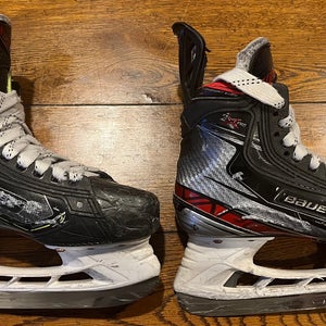 Used Intermediate Bauer Regular Width Size 4 Vapor 2X Pro Hockey Skates
