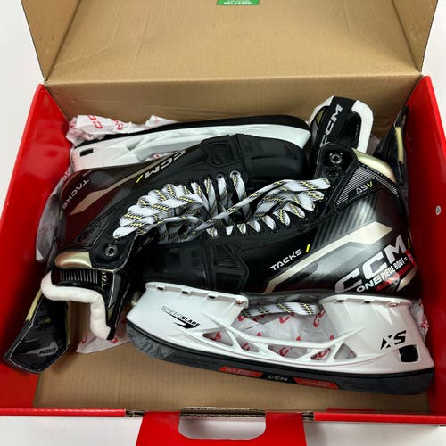 Brand New CCM AS5 Hockey Skates - Size 11 Wide - #K2