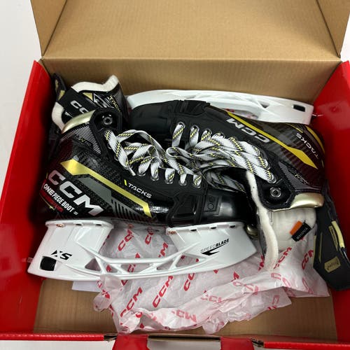 Brand New CCM AS-V Pro Hockey Skates - Size 7.5 Tapered - #K4