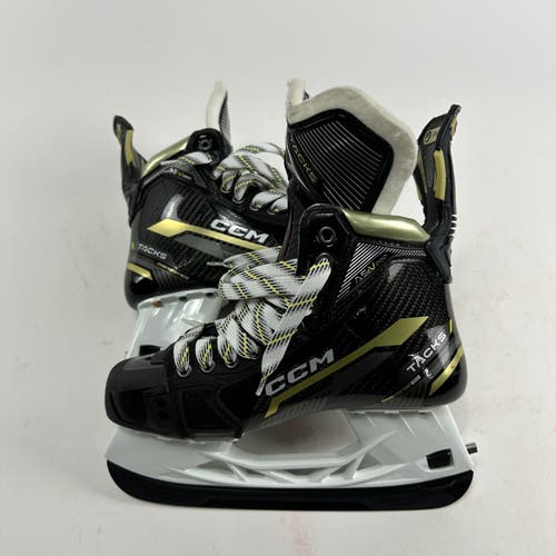 Brand New CCM AS-V Pro Hockey Skates - Size 6 Tapered