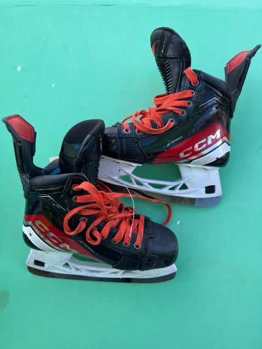 Used Intermediate CCM JetSpeed FT6 Pro Hockey Skates | Size 4 Tapered