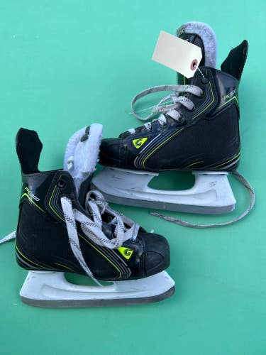 Used Youth Graf Peak Speed PK1900 Hockey Skates | 13.5Y