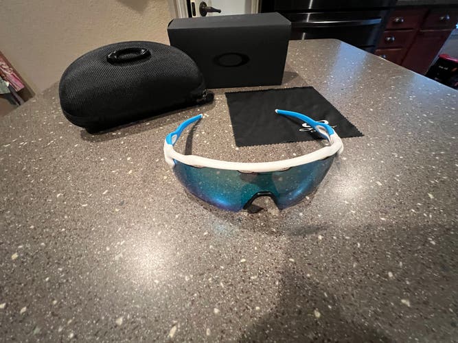 New RADAR EV Sunglasses WHITE/Blue
