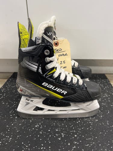 Used Junior Bauer Vapor X4 Hockey Skates Regular Width Size 2.5