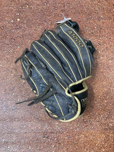 Used Wilson A1000 Right Hand Throw Baseball Glove 11.5"