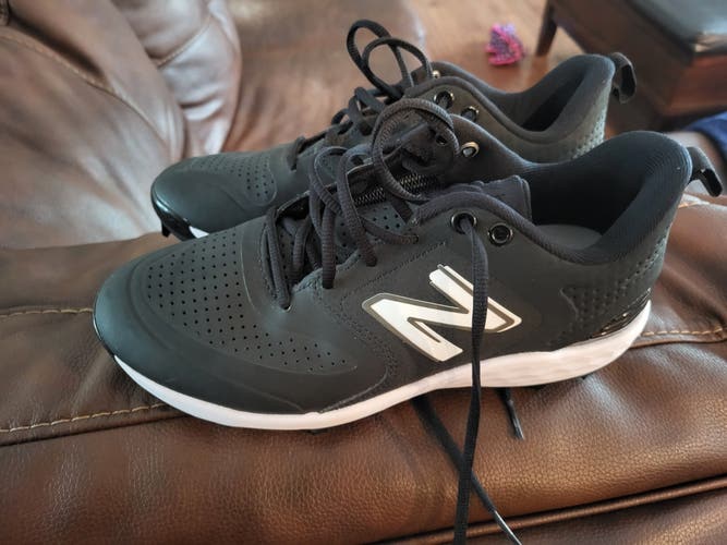 Black New Size 7.5 (Women's 8.5) Adult Men's New Balance Low Top Molded Cleats