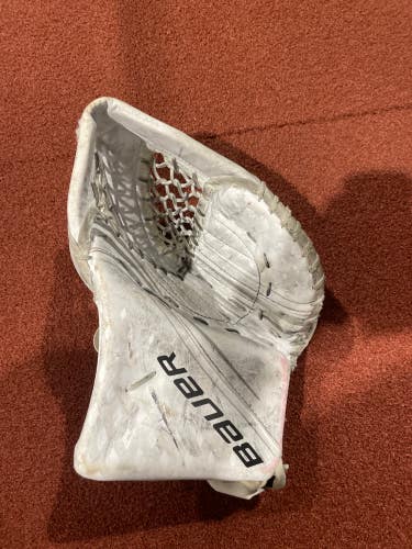 Used Junior Bauer Vapor X2.7 Goalie Glove Regular