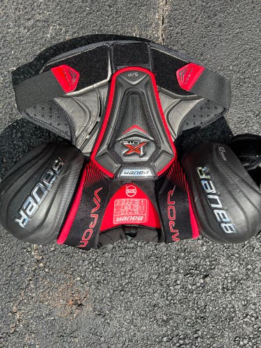 New Small Bauer Vapor 1X Lite Shoulder Pads