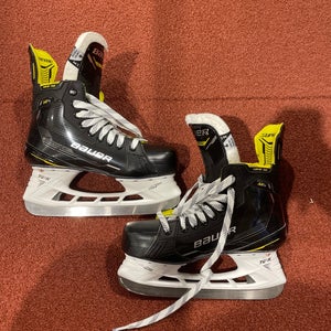 Like New Intermediate Bauer Supreme M4 Hockey Skates (Fit: 2)- Size: 6