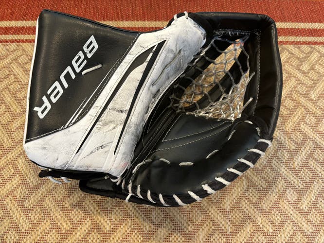 Used Bauer X5 Pro goalie glove - Intermediate