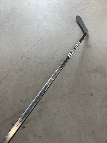 NHL Gently Used Like New Senior Bauer Left Hand P92 Pro Stock Vapor Hyperlite Hockey Stick