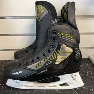 Used Junior True Catalyst 7 Hockey Skates Regular Width Size 3.5