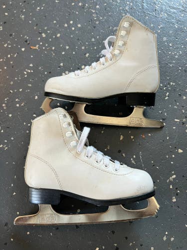 Used DBX 12J Figure skates