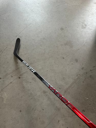 Used Senior Bauer Right Handed P28 Pro Stock Vapor Hyperlite Hockey Stick