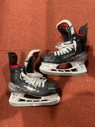 Used Senior Bauer Vapor 3X Hockey Skates 7.5 (Fit: 1)