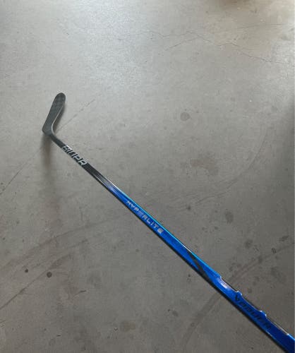 Used Senior Bauer Right Handed P28 Pro Stock Vapor Hyperlite 2 Hockey Stick