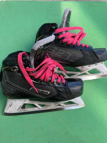 Used Intermediate Bauer Supreme S27 Hockey Goalie Skates Regular Width Size 5