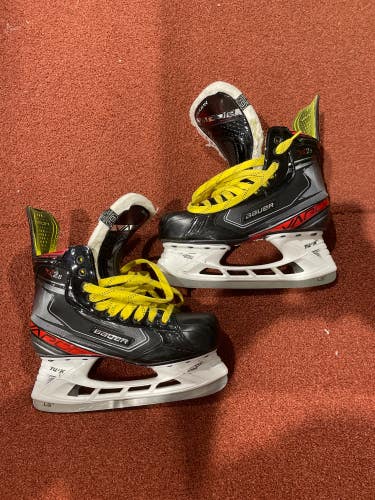 Used Senior Bauer Vapor X2.9 Hockey Skates Regular Width Size 6.5