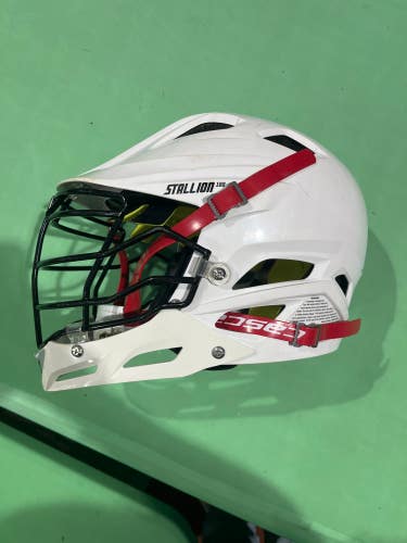 White Used Youth STX Stallion 100 Helmet (Size: Small)