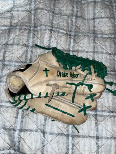 Used 2020 Right Hand Throw 44 Pro Signature Series Baseball Glove 12.5"