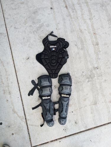 Used Youth Wilson EZ Gear Kit Catcher's Set (No Helmet)