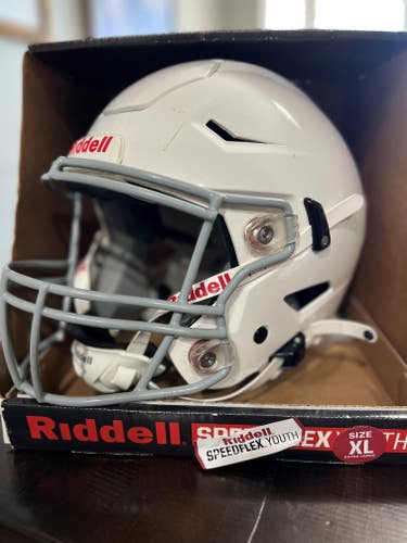 Used Extra Large Youth Riddell SpeedFlex Helmet