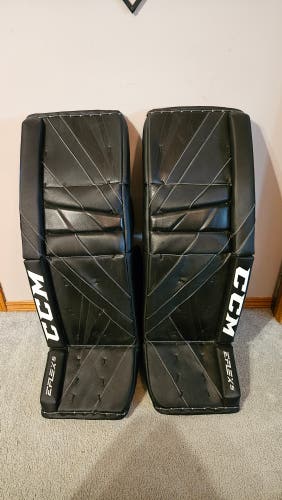 35" CCM Eflex 5 Goalie Leg Pads pro