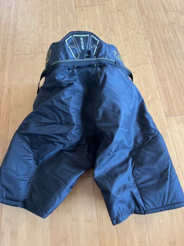 Like New! - Black Junior Large CCM 1052 Hockey Pants