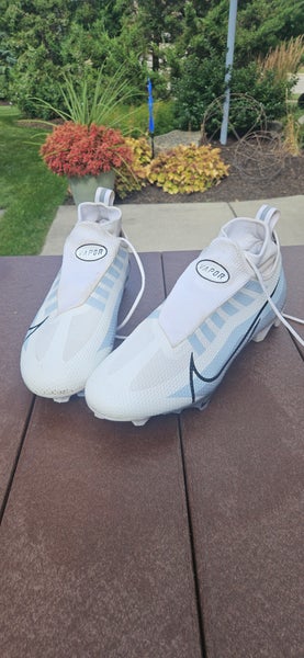 White Used Size 9.0 (Women's 10) Youth Nike Low Top Molded Cleats