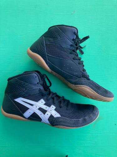 Used Men's Asics Wrestling Shoes Size 8