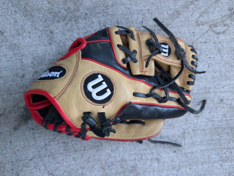 Brown Used Kid Pitch (9YO-13YO) Wilson A550 Right Hand Throw Infield Baseball Glove 11"