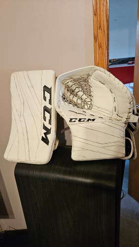 CCM Extreme Flex III Regular Pro Stock Glove and Blocker Eflex 3