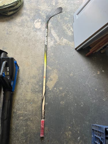 Used Bauer Right Handed P28 Vapor Hyperlite 2 Hockey Stick