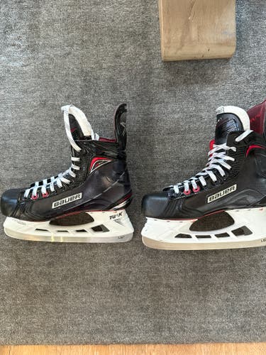 New Senior Bauer Vapor X900 Hockey Skates Regular Width 7.5