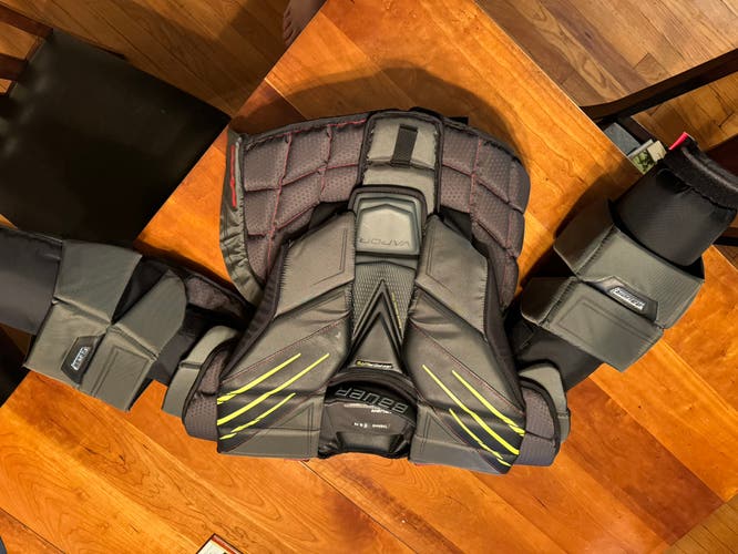Bauer Hyperlite Chest Protector