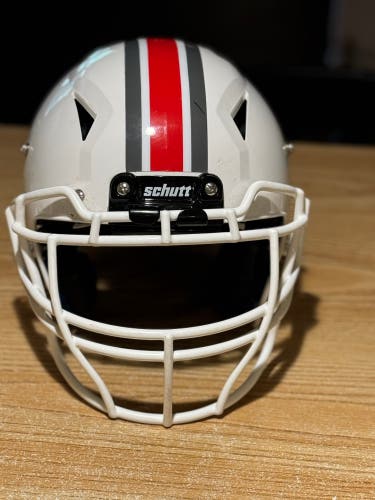 Youth Schutt Vengeance A11 Medium Helmet