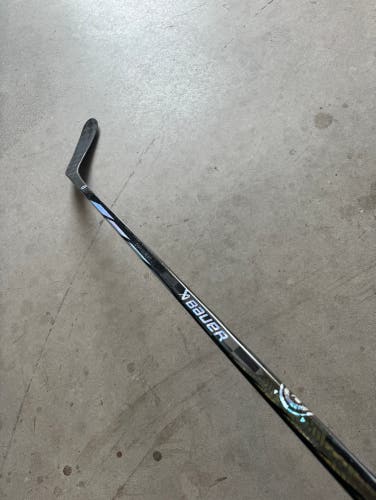 New Junior Bauer Right Handed 40 Flex P28 Proto-R Hockey Stick