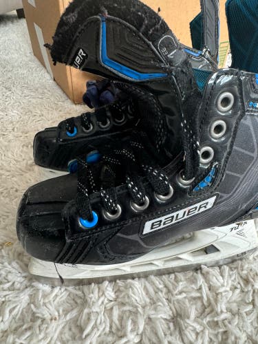 Used Junior Bauer Extra Wide Width Size 1 Nexus N8000 Hockey Skates