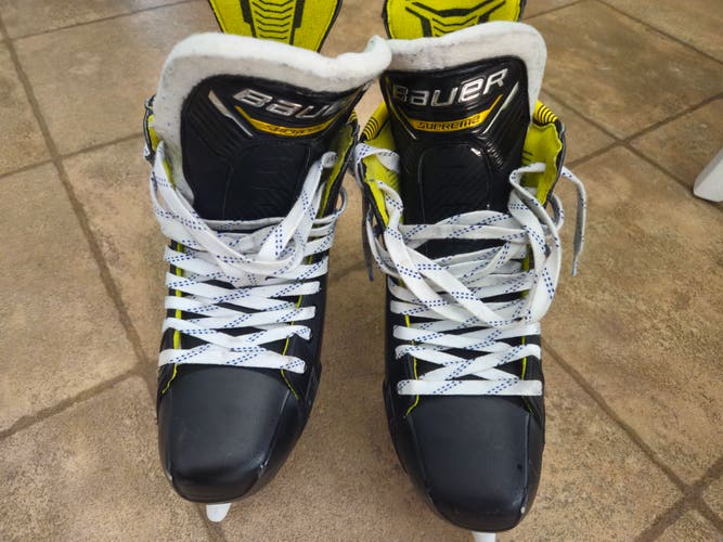 Used Senior Bauer Supreme M4 Hockey Skates Wide Width 8