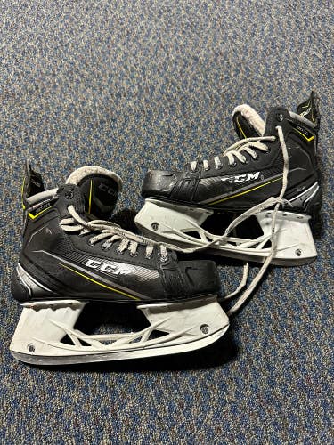 Used Senior CCM Tacks 9070 Hockey Skates | Size 9