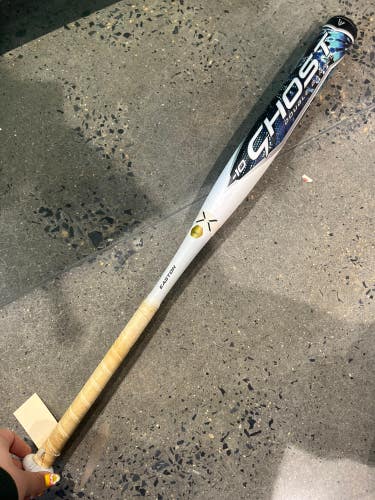 White Used 2022 Easton Ghost Bat (-10) Composite 22 oz 32"