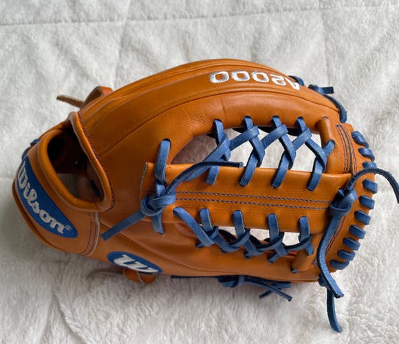 Wilson A200 Baseball Glove Pitcher/Outfield 11.5” Orange and Blue.  EUC!