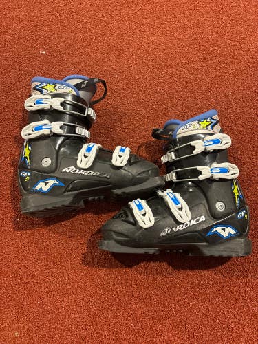 Used Kid's Nordica GPTJ All Mountain Ski Boots (270mm)