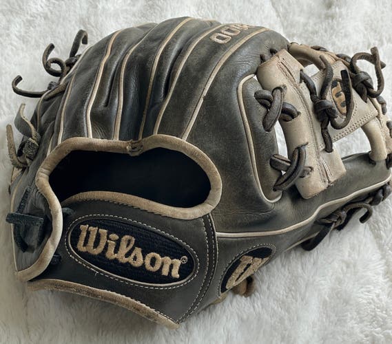 Wilson A2000 Baseball Infield Glove  11.25"