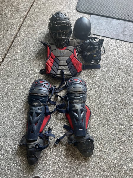 Used  Mizuno Samurai Catcher's Set